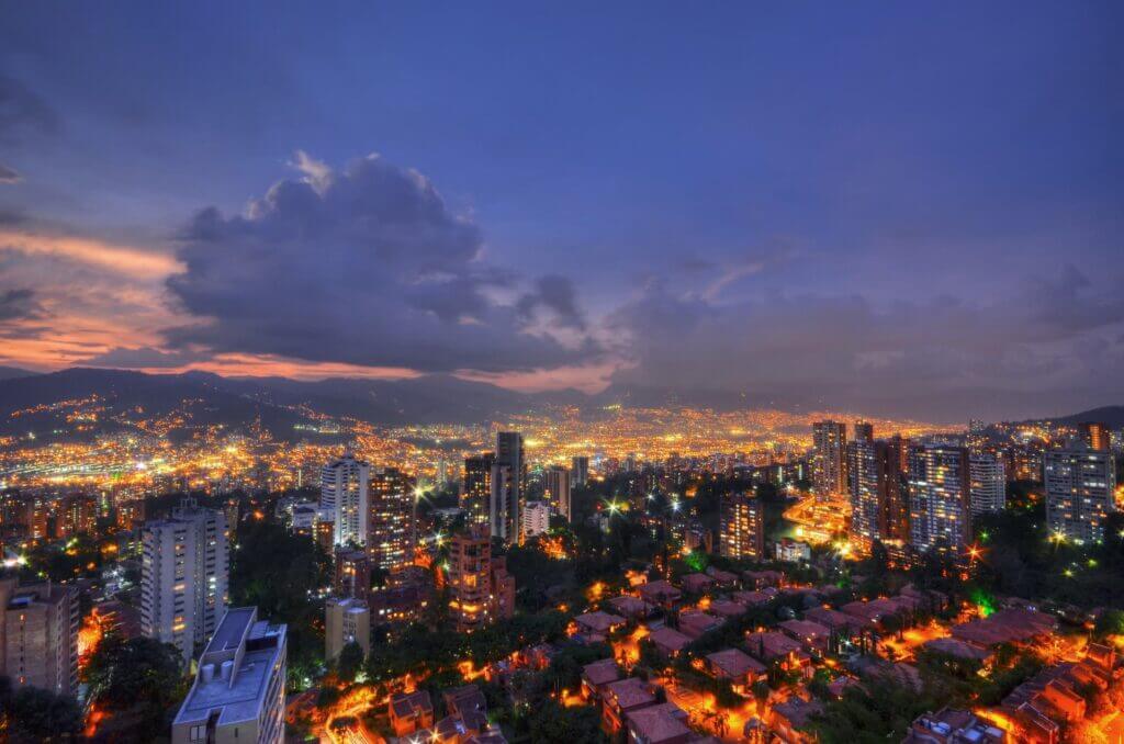 Medellín de noche